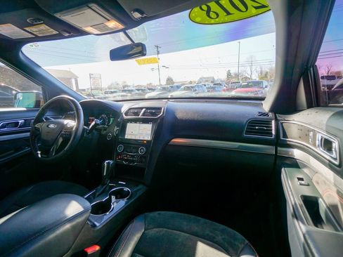 Used 2018 Ford Explorer XLT w/ Equipment Group 202A image 15
