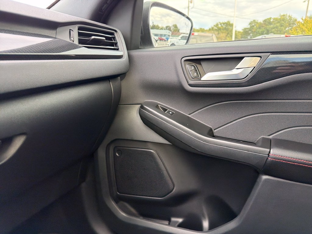 Used 2025 Ford Escape ST-Line w/ Tech Pack #1 FWD image 37