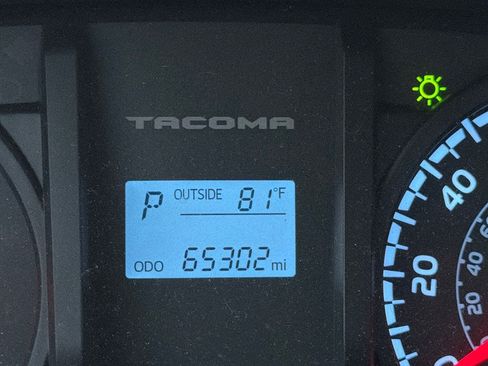 Used 2016 Toyota Tacoma SR w/ Towing Package AWD/4WD image 9