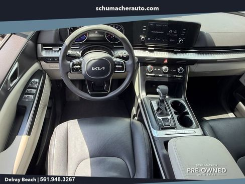 Used 2024 Kia Carnival LX FWD image 13