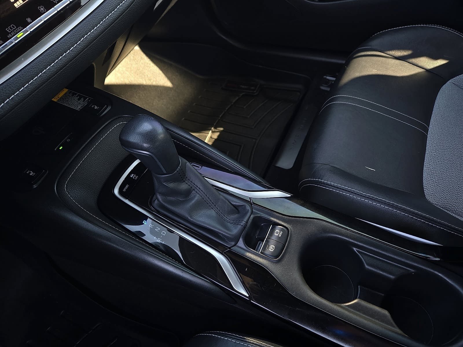 Used 2019 Toyota Corolla XSE FWD image 21