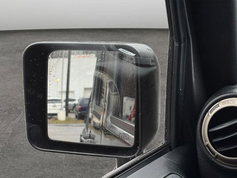 Used 2016 Jeep Wrangler Unlimited Sahara image 29