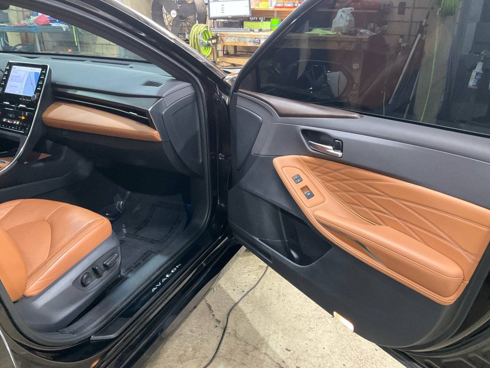 Used 2020 Toyota Avalon Limited w/ Advanced Safety Package FWD image 18