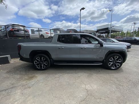 Used 2025 GMC Sierra EV Denali AWD/4WD image 7