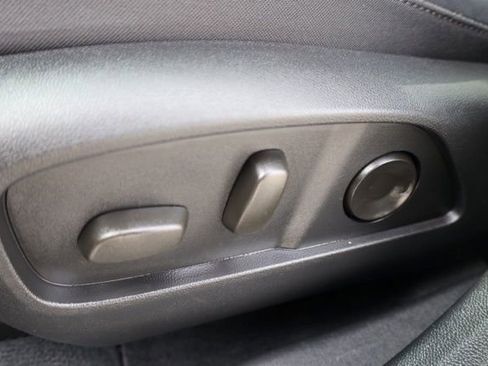 Used 2025 Chevrolet Equinox LT w/ Convenience Package II image 18