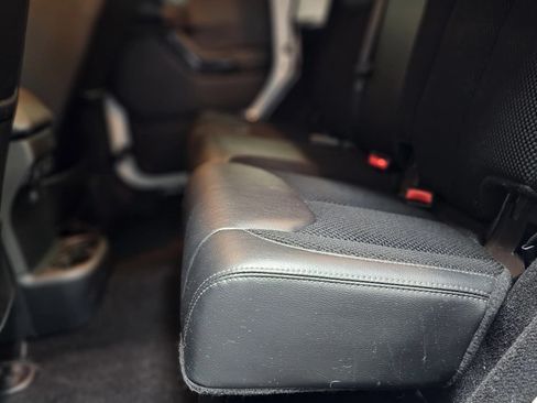 Used 2017 Jeep Wrangler Unlimited Sahara AWD/4WD image 35