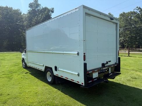 Used 2022 Ford E-350 and Econoline 350 Super Duty RWD image 3