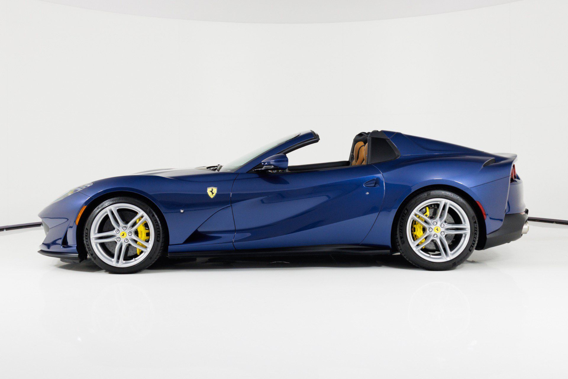 Used 2021 Ferrari 812 GTS RWD image 7