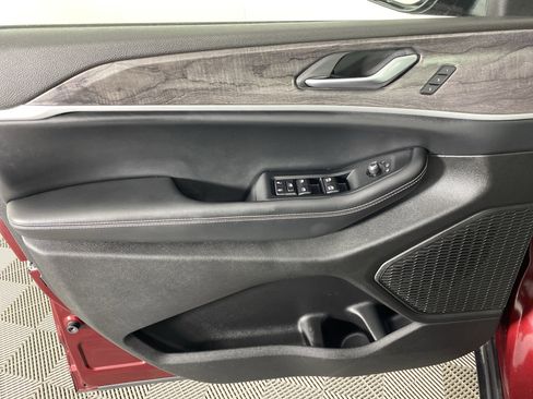 Used 2023 Jeep Grand Cherokee Limited image 16