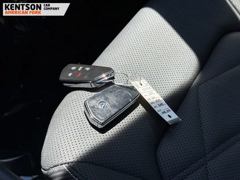 Used 2025 Volkswagen Atlas Cross Sport SE AWD/4WD image 33