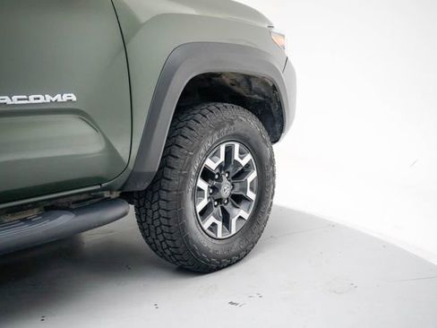 Used 2022 Toyota Tacoma TRD Off-Road w/ TRD Premium Off Road Package AWD/4WD image 11