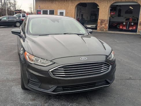 Used 2020 Ford Fusion SE image 3