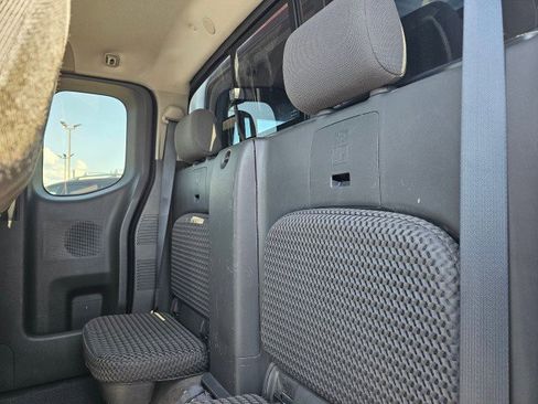 Used 2012 Nissan Frontier SV w/ SV Premium Utility Pkg AWD/4WD image 21