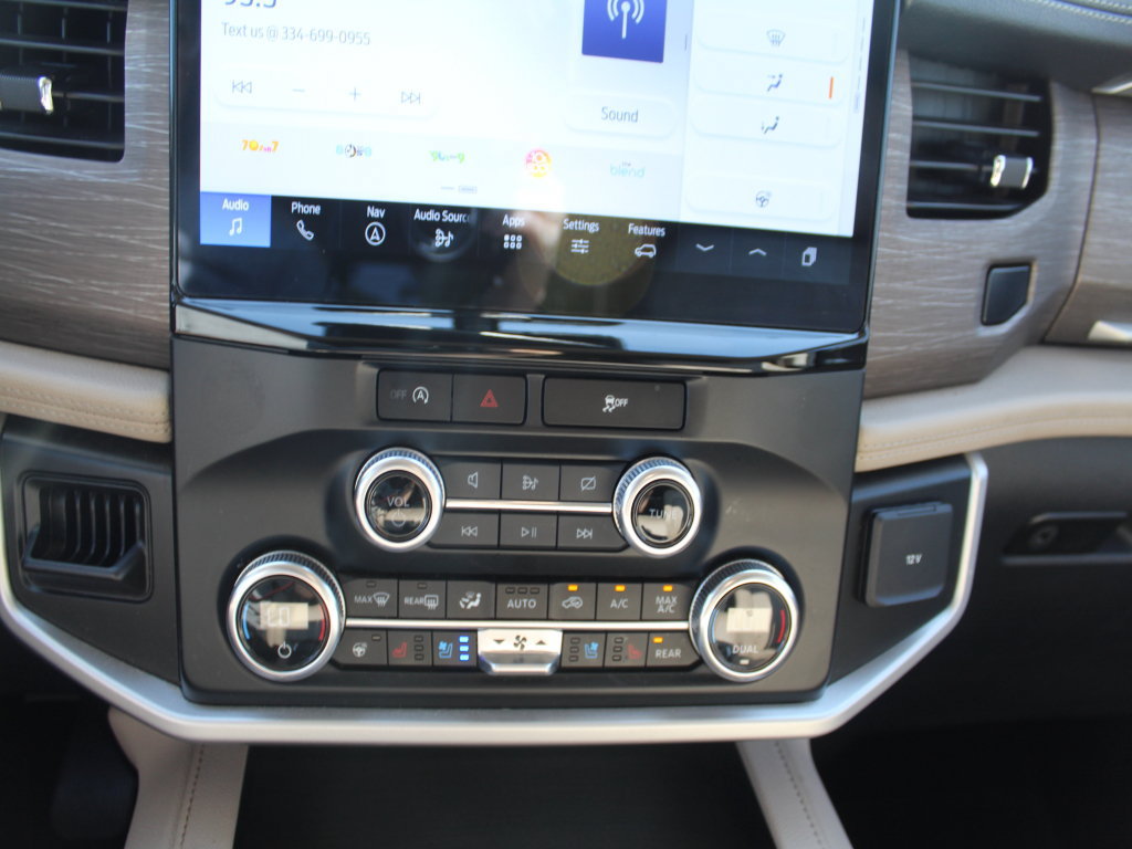 Used 2024 Ford Expedition Limited AWD/4WD image 16