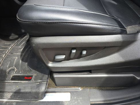 Used 2018 Chevrolet Suburban Premier image 25