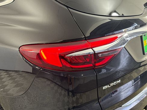 Used 2018 Buick Enclave Essence image 36