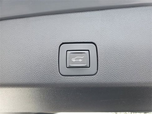 Used 2020 Buick Encore GX Essence image 37