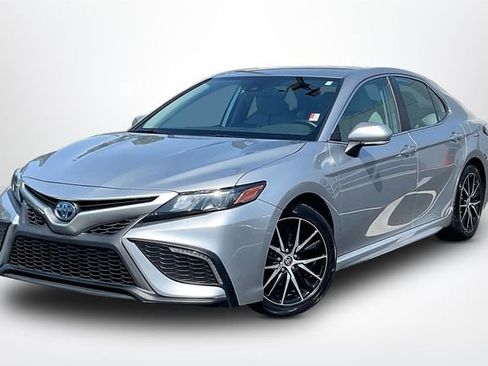 Used 2022 Toyota Camry SE image 2