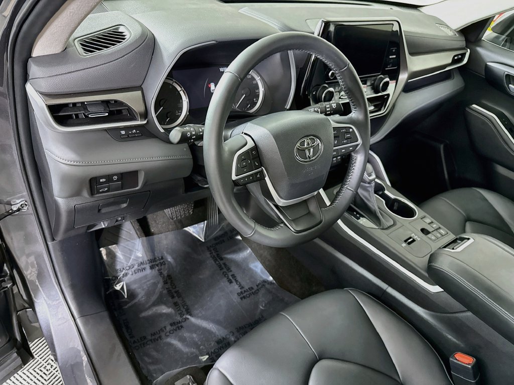 Used 2023 Toyota Highlander XLE FWD image 19