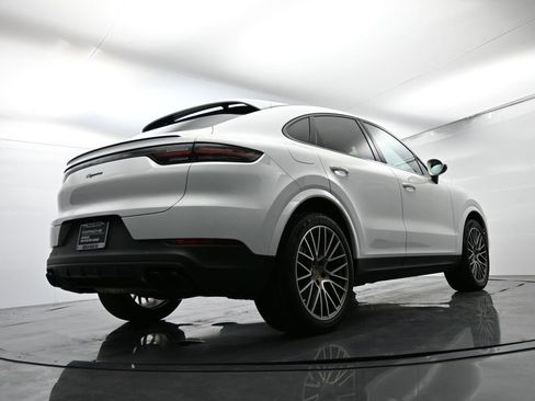 Certified 2022 Porsche Cayenne Platinum Edition image 52