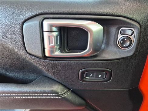 Used 2023 Jeep Wrangler Unlimited Sahara w/ Cold Weather Group AWD/4WD image 24