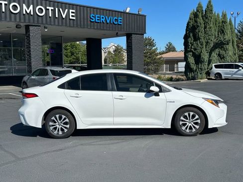 Used 2021 Toyota Corolla LE FWD image 2
