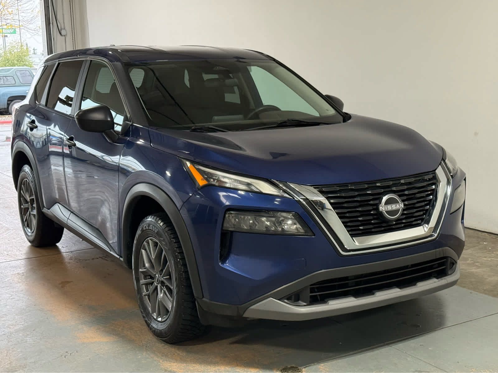 Used 2023 Nissan Rogue S AWD/4WD image 5