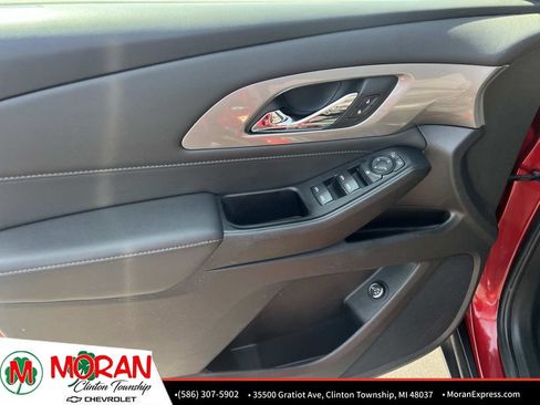 Used 2023 Chevrolet Traverse LT FWD image 17