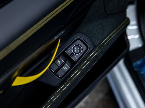 Certified 2025 Porsche 718 Boxster Spyder RS RWD image 39