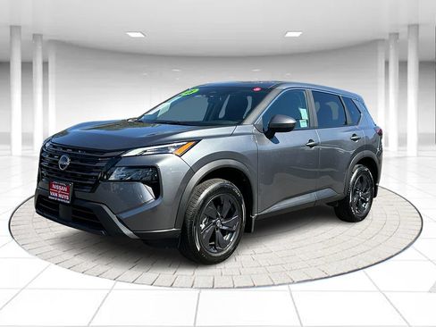 Used 2026 Nissan Rogue SV FWD image 1