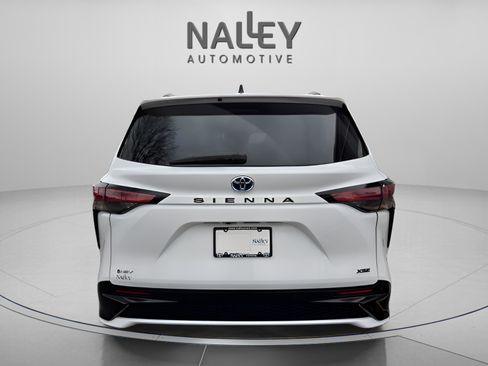 Certified 2025 Toyota Sienna XSE image 4