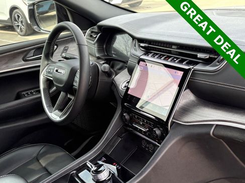 Used 2025 Jeep Grand Cherokee Limited w/ Luxury Tech Group II image 38