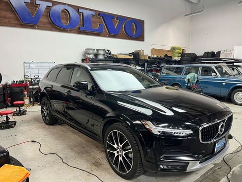 Used 2018 Volvo V90 T6 Cross Country w/ Convenience Package AWD/4WD image 4