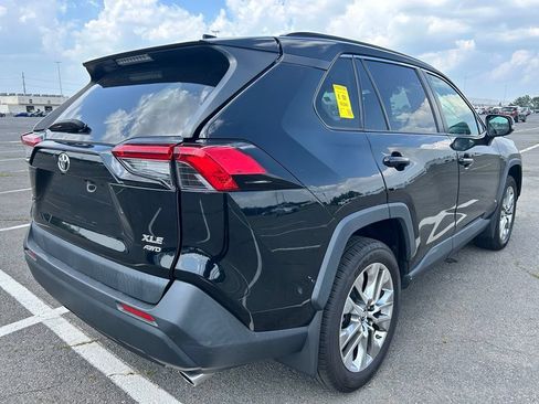 Used 2019 Toyota RAV4 XLE Premium w/ Cold Weather Package AWD/4WD image 4