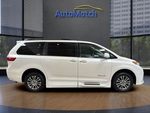 Used 2019 Toyota Sienna XLE w/ XLE Navigation Package FWD image 15
