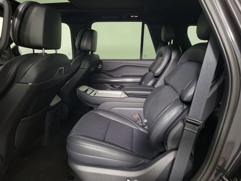 New 2025 Lincoln Navigator Reserve w/ Jet Appearance Package AWD/4WD image 13