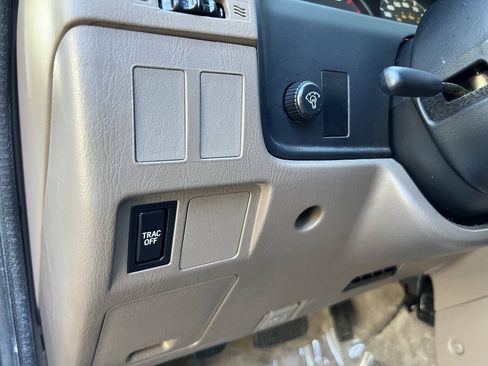 Used 2002 Toyota 4Runner SR5 RWD image 18