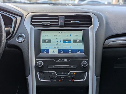 Used 2020 Ford Fusion SE image 15