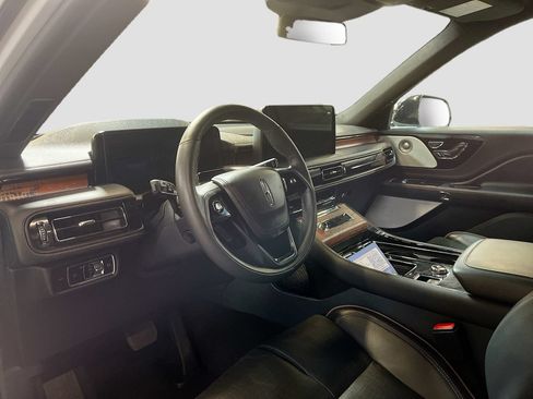 Used 2025 Lincoln Aviator Black Label w/ Black Label Special Edition AWD/4WD image 9