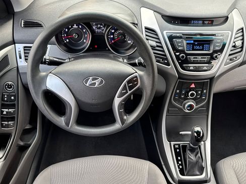 Used 2016 Hyundai Elantra SE image 18