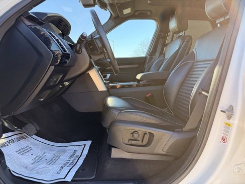 Used 2020 Land Rover Discovery HSE image 25