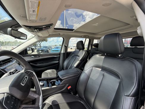 Used 2023 Jeep Grand Cherokee Limited RWD image 27