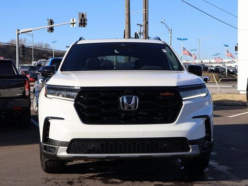 Certified 2024 Honda Pilot TrailSport image 2