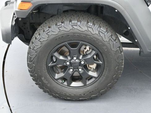 Used 2022 Jeep Wrangler Sport AWD/4WD image 30