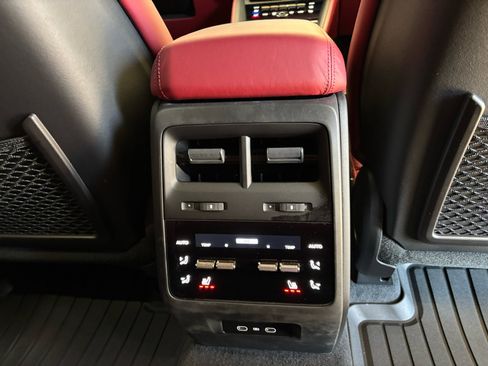 Used 2025 Porsche Macan Turbo Electric w/ Premium Package image 39