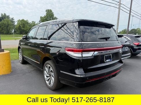 Used 2023 Lincoln Navigator Reserve AWD/4WD image 3