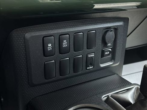 Used 2010 Toyota FJ Cruiser 4WD image 35