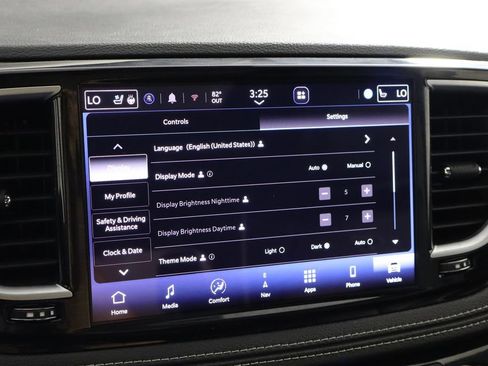 Used 2025 Chrysler Pacifica Limited FWD image 35