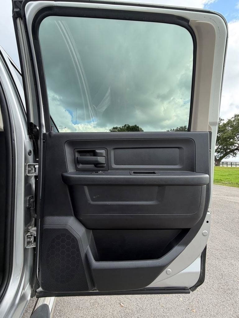 Used 2015 RAM 2500 Tradesman w/ Chrome Appearance Group AWD/4WD image 17
