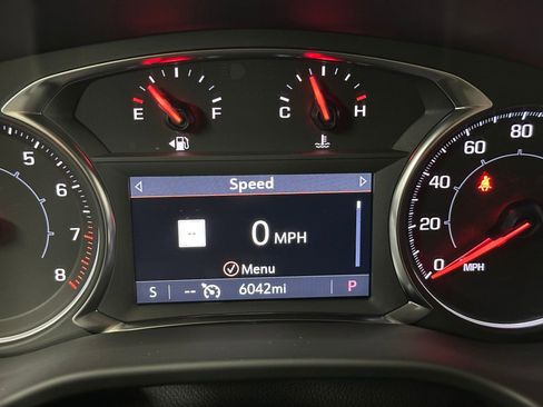 Certified 2023 GMC Acadia SLT w/ Preferred Package image 11